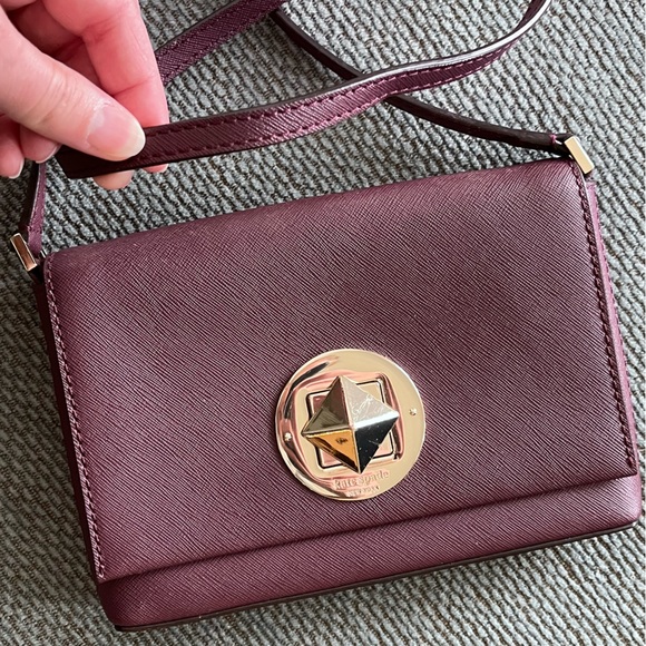 Kate Spade Newbury Lane Sally Turn Lock Crossbody Leather Purse Small Wine - Picture 4 of 17